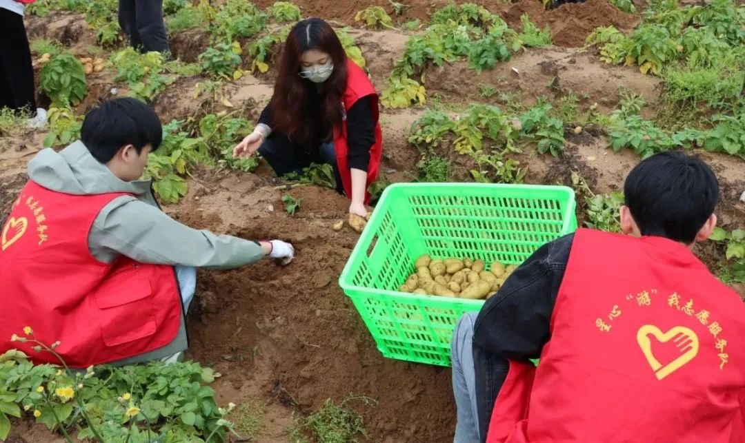 “哇！”长乐这所学校传出阵阵欢呼......