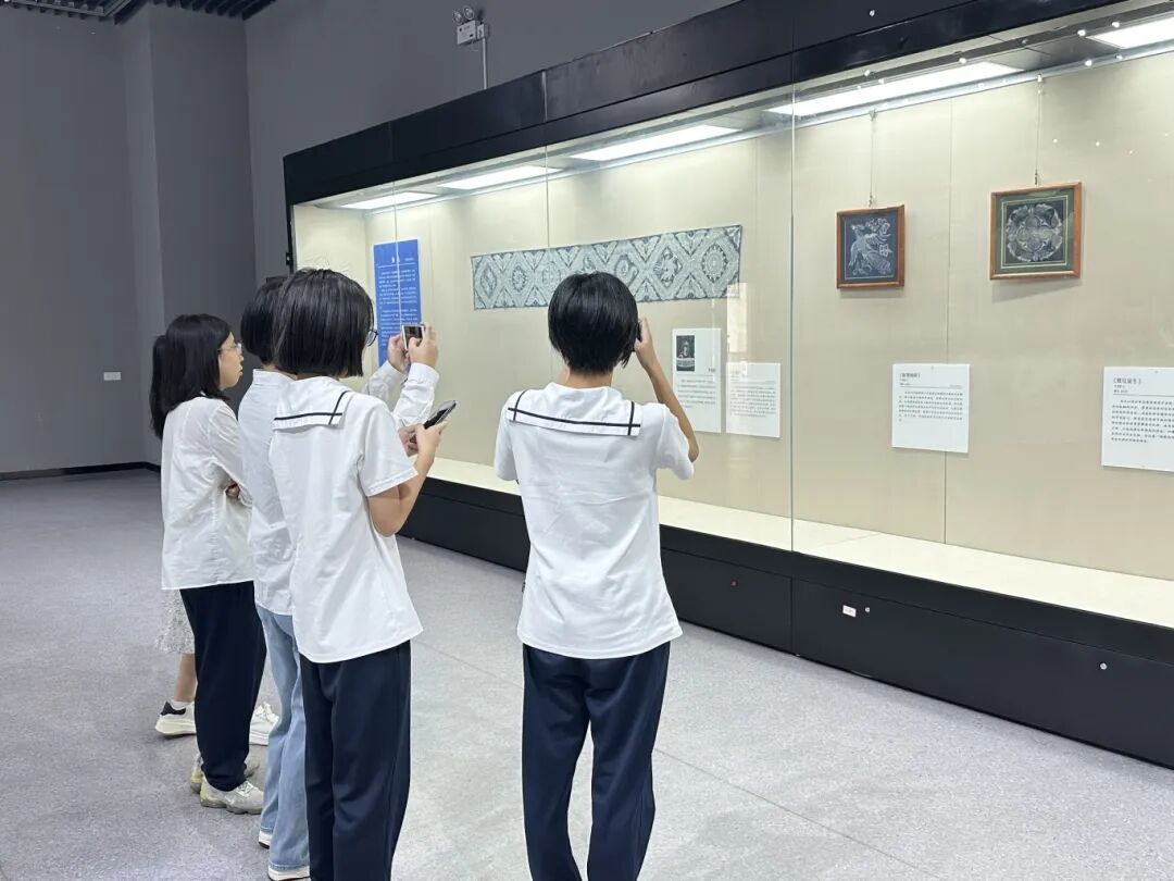火了!长乐一中这群学生把蓝染玩出花 火了!长乐一中这群学生把蓝染玩出花