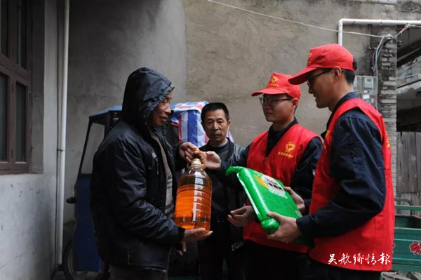 【网络中国节•春节】寒冬送温暖 情浓传爱心
