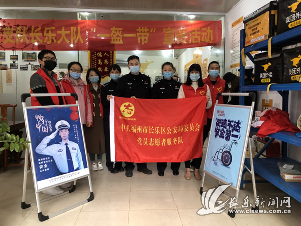 区公安局志愿者为美团外卖送去“交通安全餐”