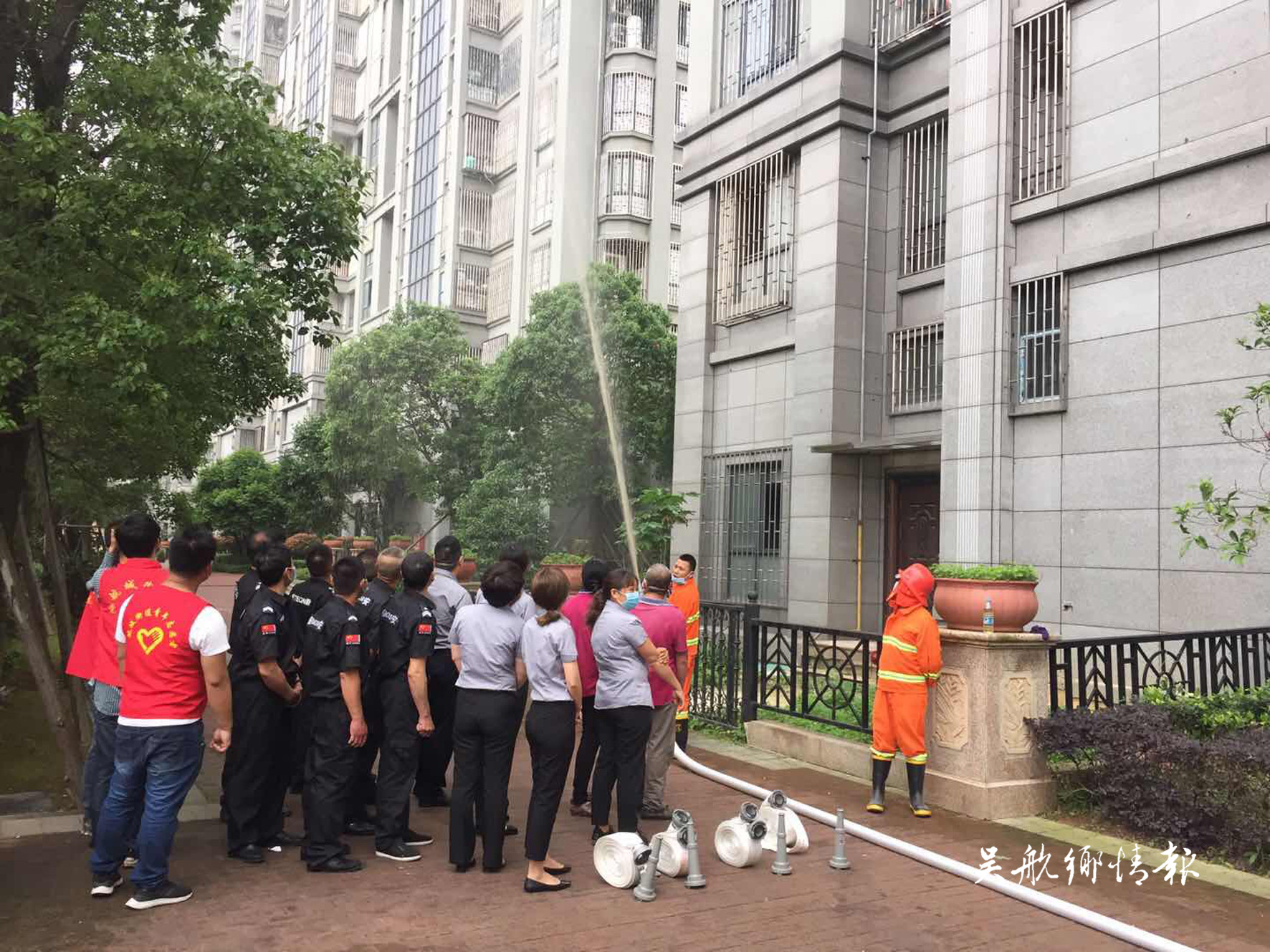 仁辉社区举办消防演练暨青年志愿活动