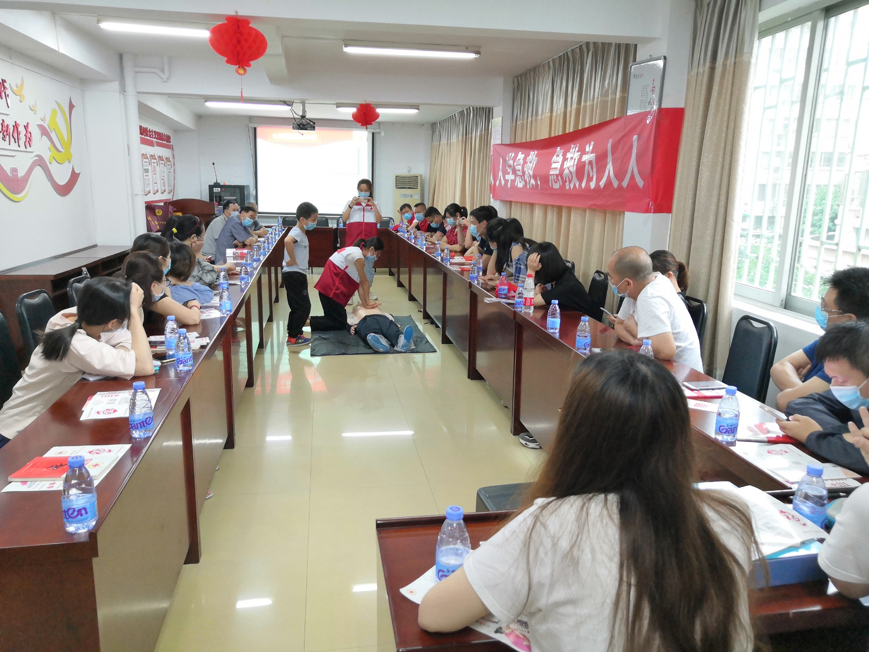 红十字应急救护知识培训走进洋锦社区