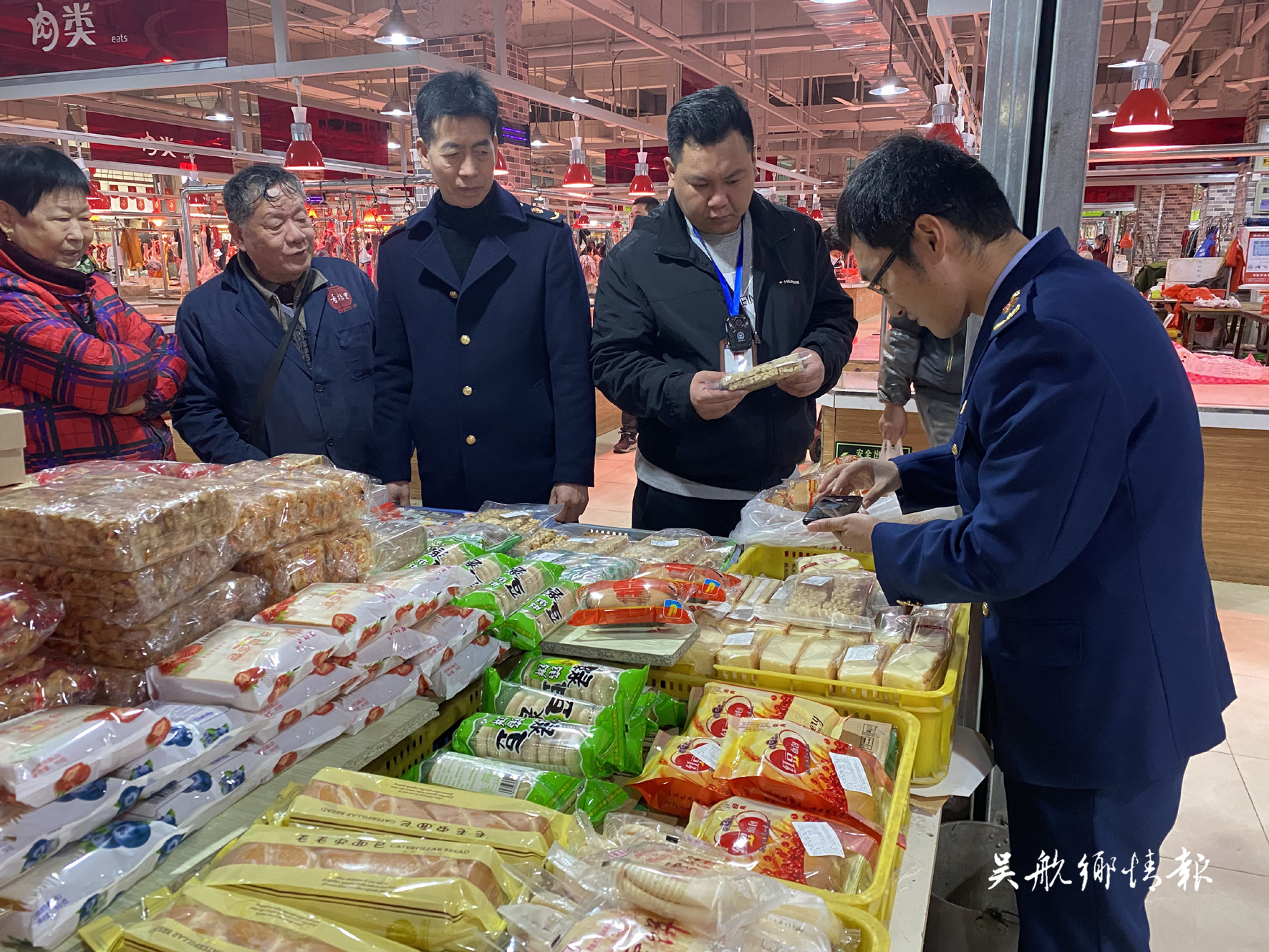 区食安办、市场监管局开展食品安全检查