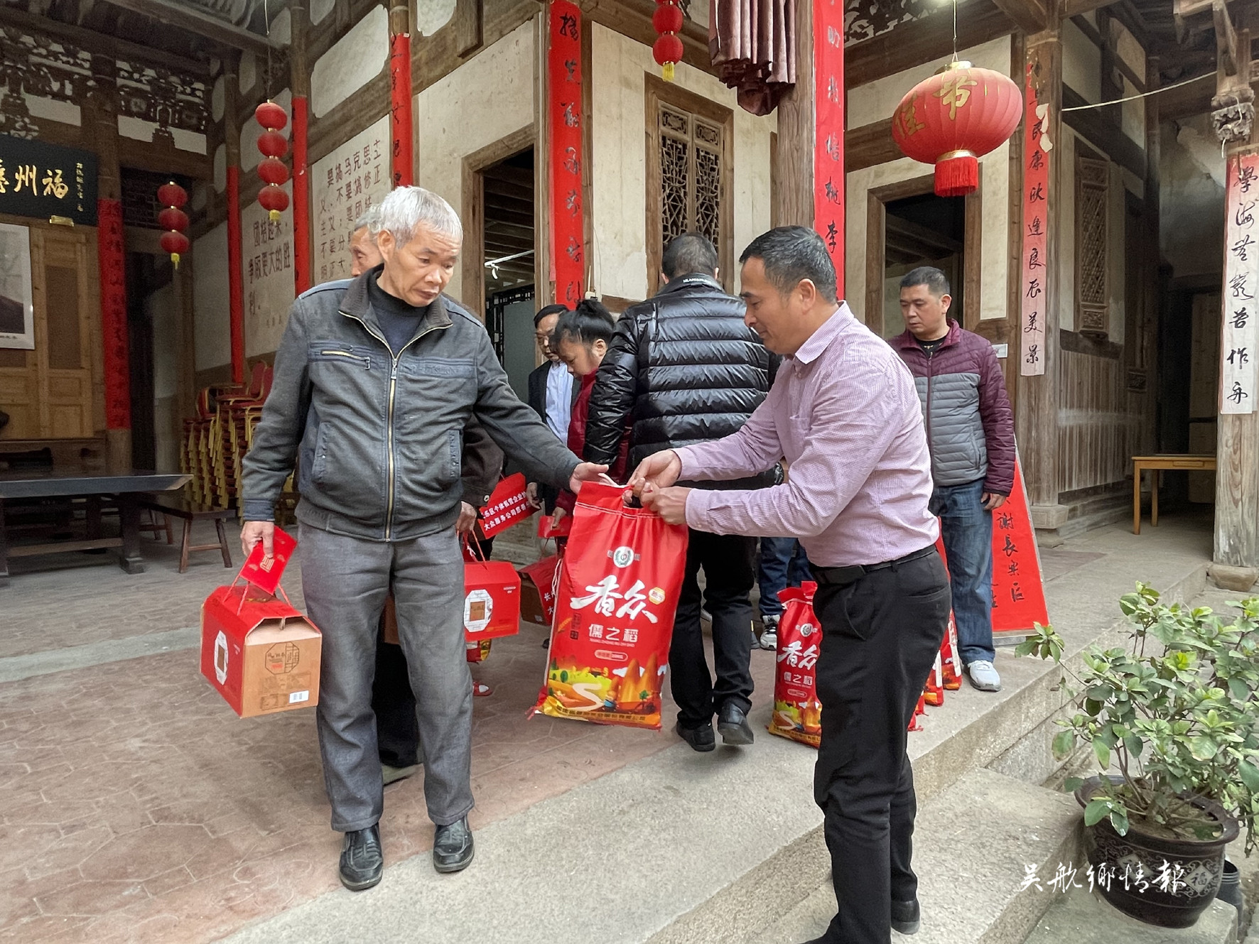 多部门联合慰问困难群众