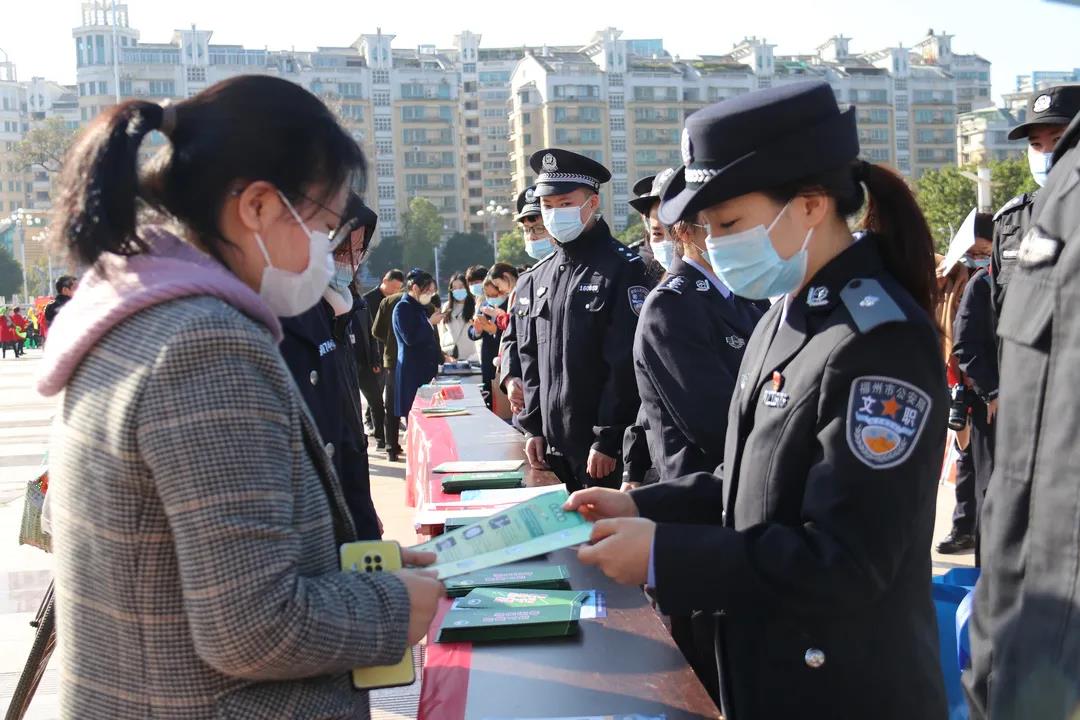 我区多部门联合开展“12.4”国家宪法宣传日大型宣传活动