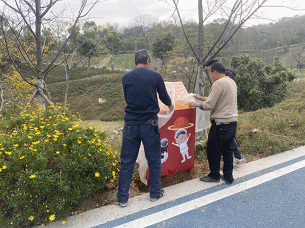团区委：建设青春广场 推动青年工作