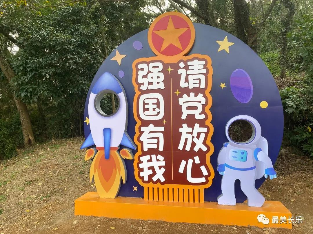 团区委：建设青春广场 推动青年工作