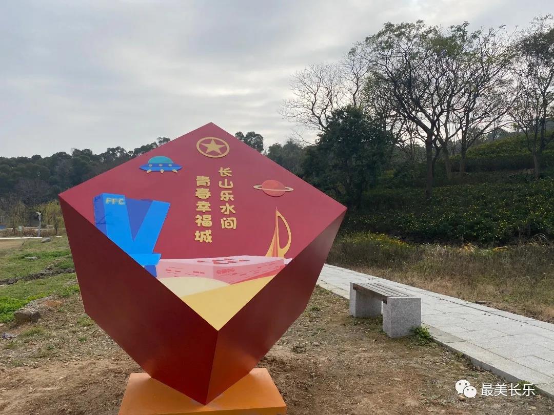 团区委：建设青春广场 推动青年工作