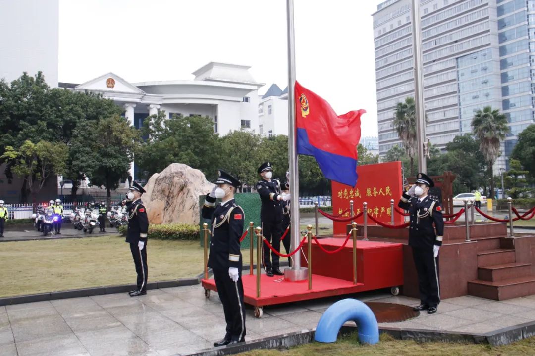 今天，致敬这些特别的身影......