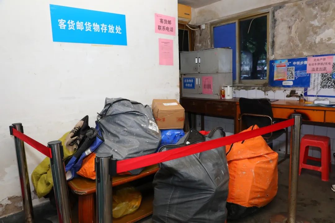 方便！公交车“兼职”服务忙！