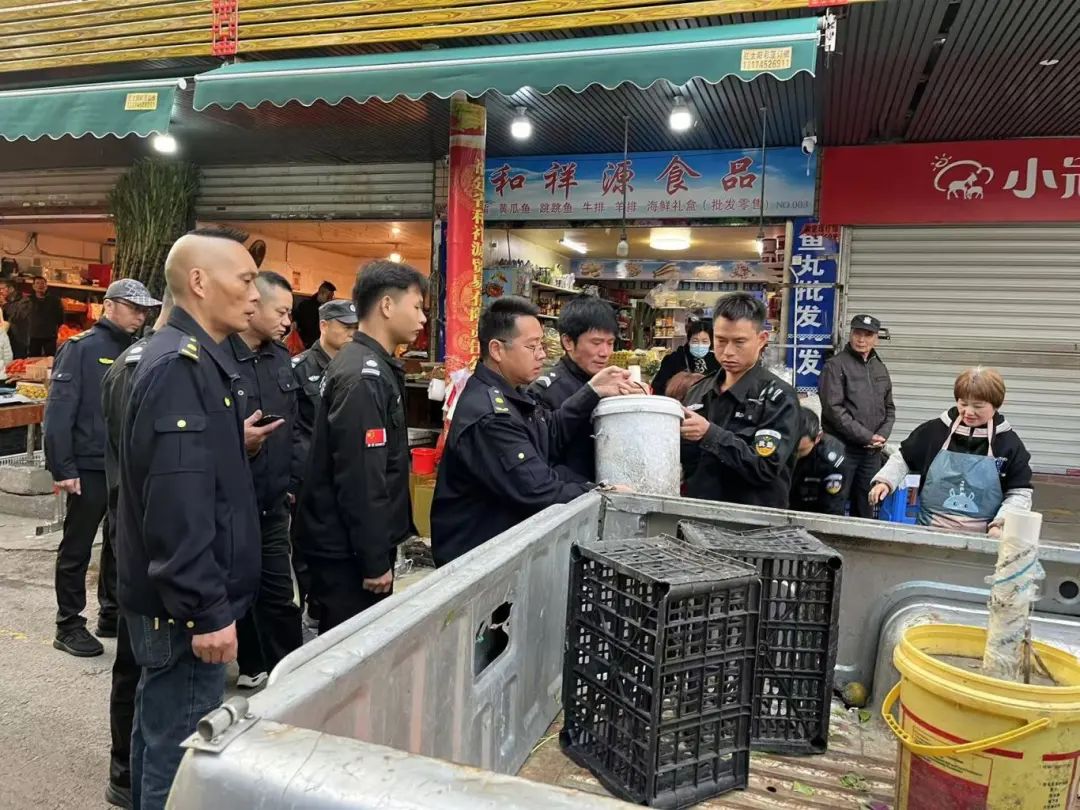 安装、整治！长乐这条路告别“马路市场”！