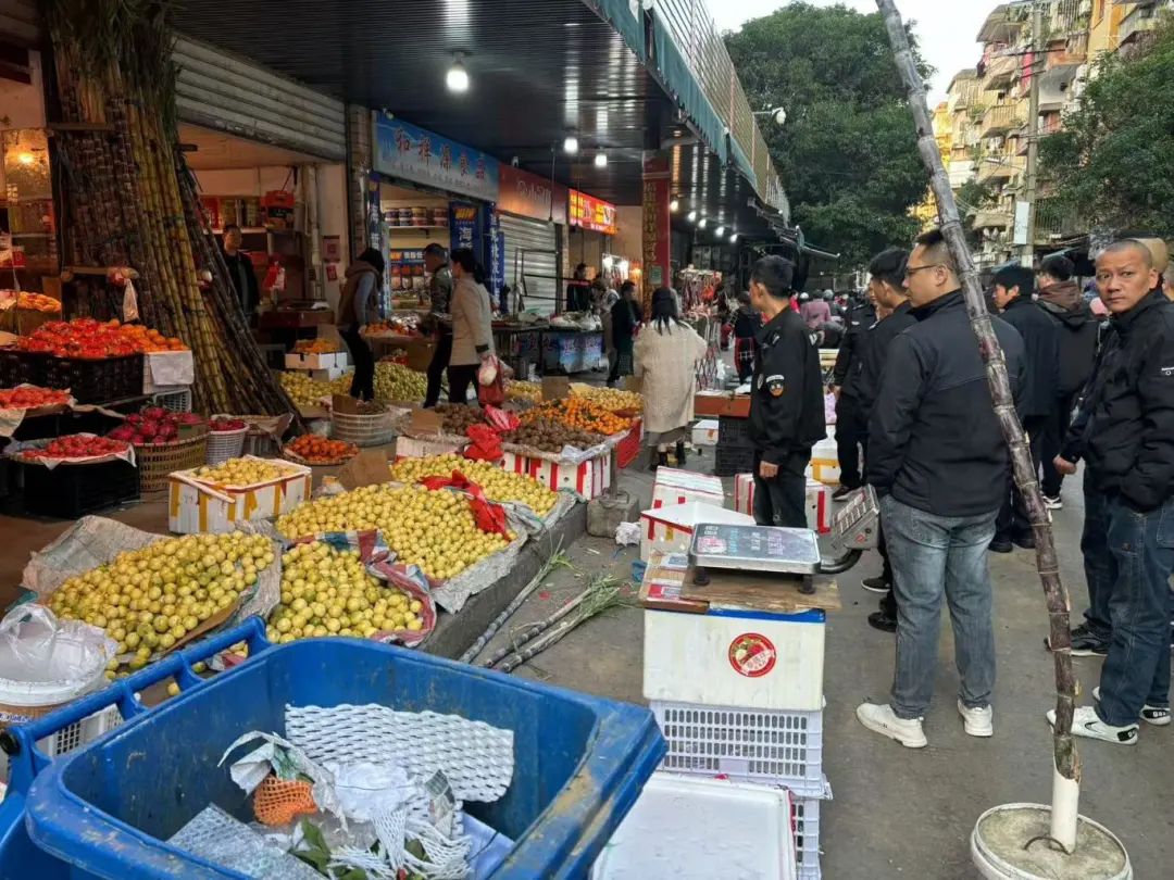 安装、整治！长乐这条路告别“马路市场”！