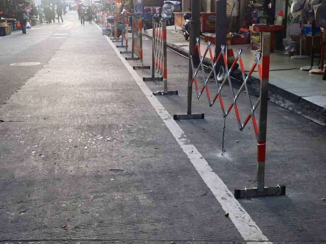 安装、整治！长乐这条路告别“马路市场”！
