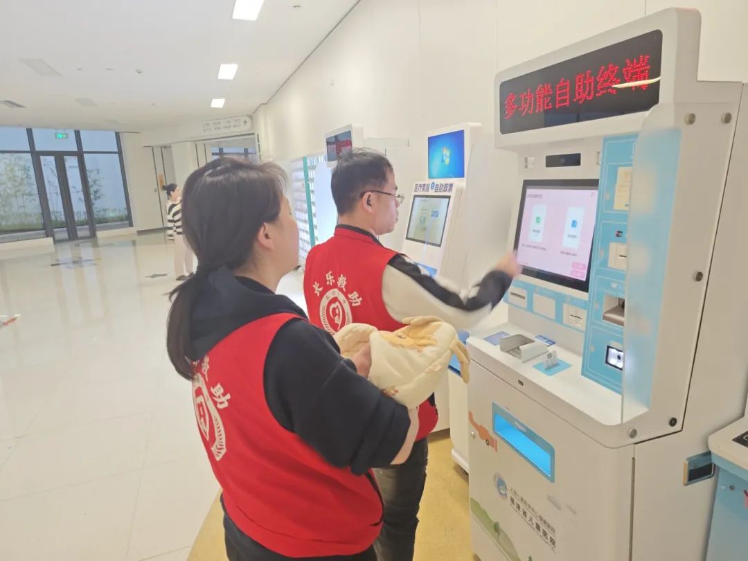 泪目！38天生死救治，只为这位“小不点”……
