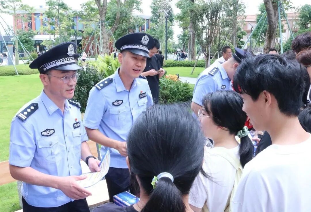 他们走进学校、社区，只为了做这件事……