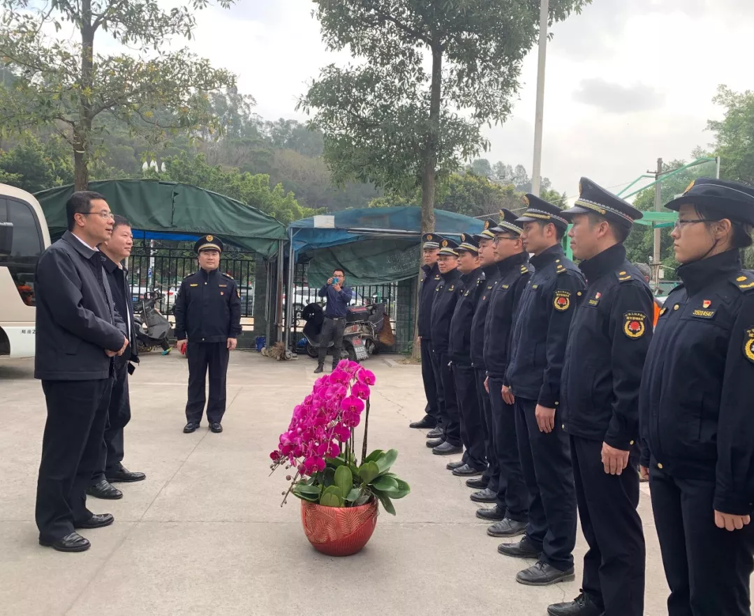 【网络中国节•春节】迎新春，送祝福！区领导慰问窗口单位一线干部职工