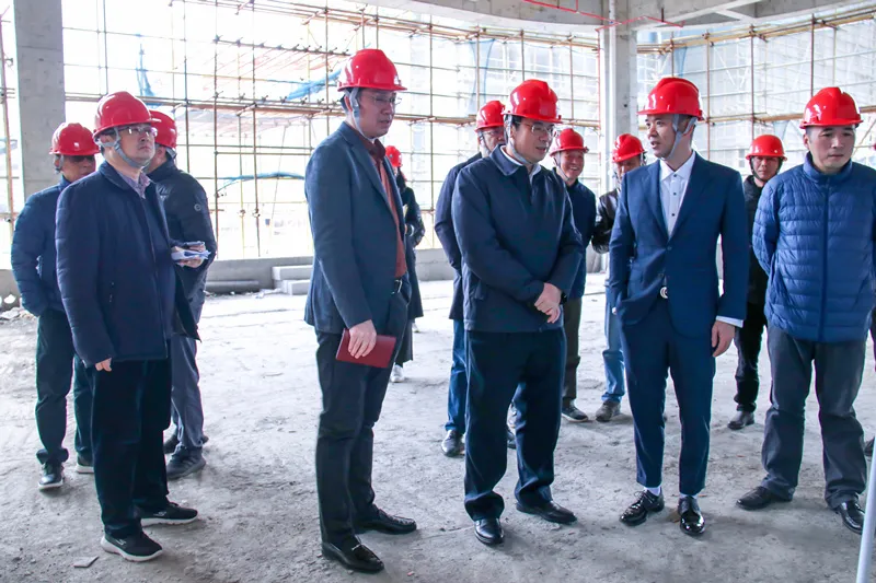 区领导调研民生医疗项目建设