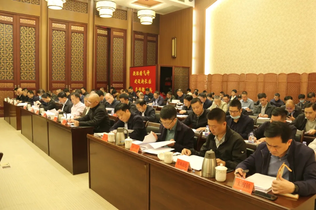 区委常委会召开会议 传达学习贯彻习近平总书记重要讲话重要贺信重要致辞精神