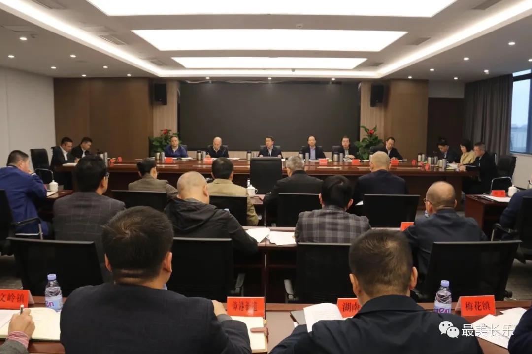 区委常委会召开会议 传达学习贯彻习近平总书记重要讲话精神和重要文章精神