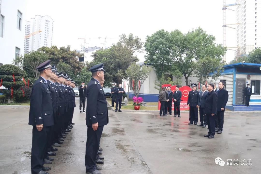 区领导慰问一线民生保障部门