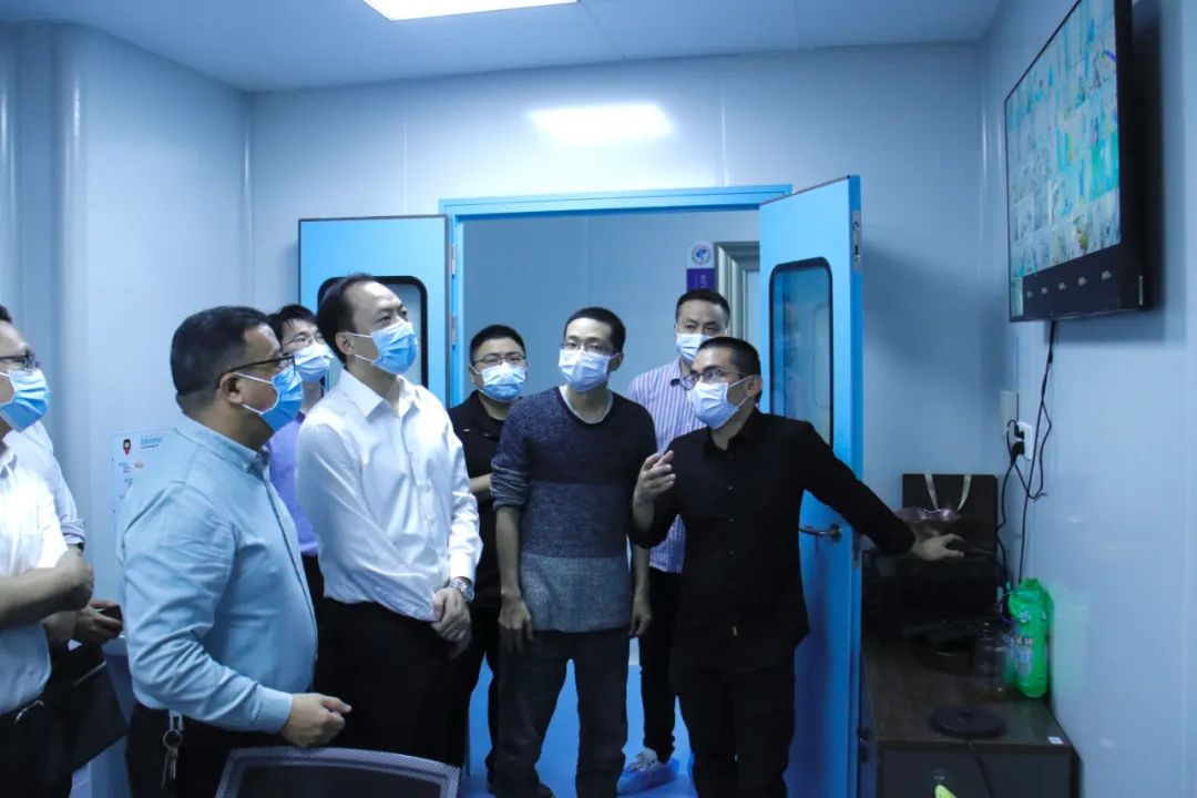 区领导督导检查区域核酸检测工作