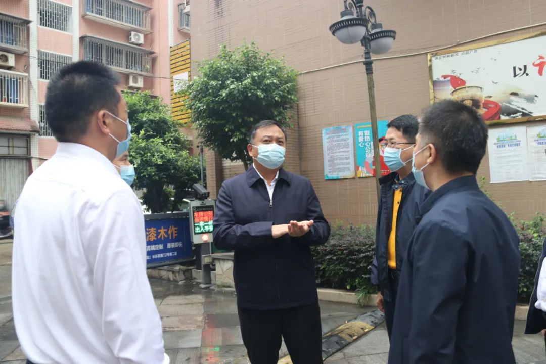 张帆带队检查疫情防控工作
