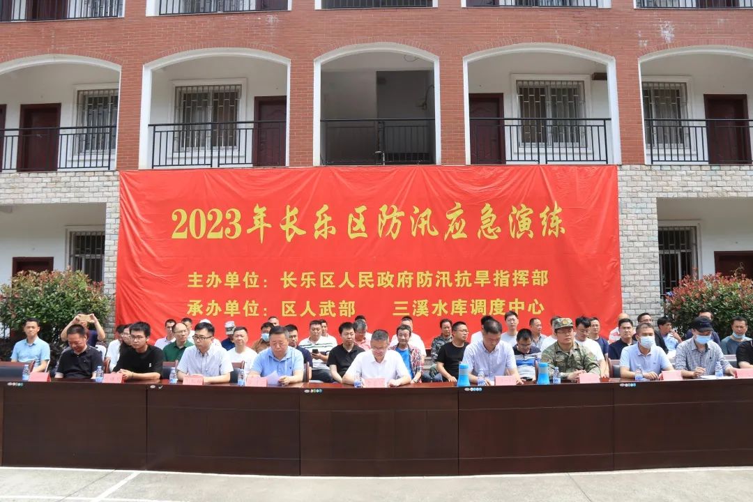 现场直击！筑牢防汛“堤坝”