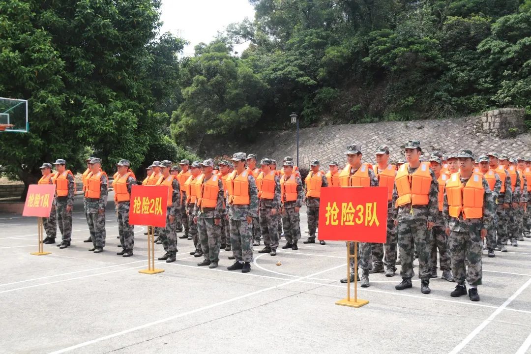 现场直击！筑牢防汛“堤坝”
