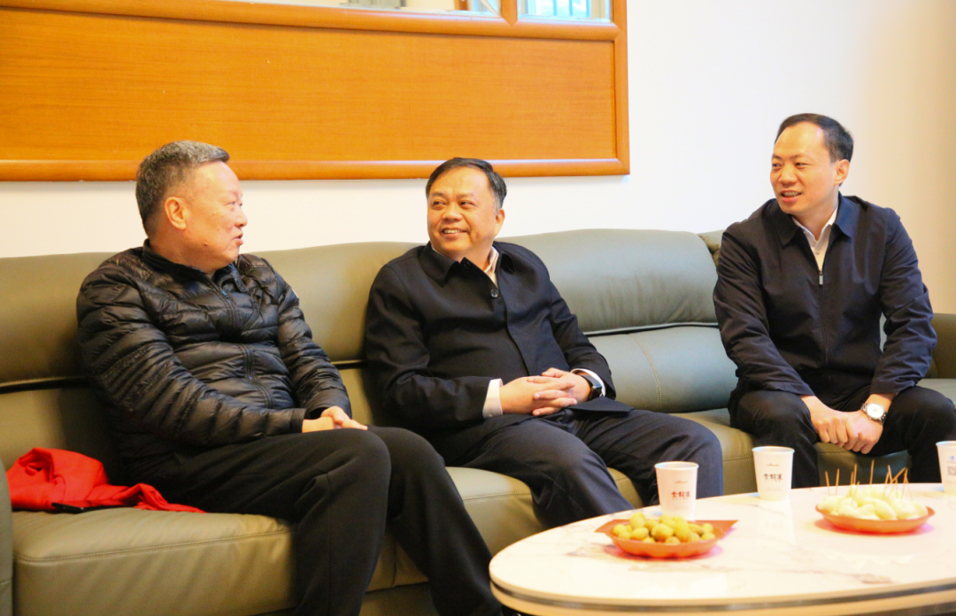 温情走访送祝福 区领导走访慰问离退休老干部
