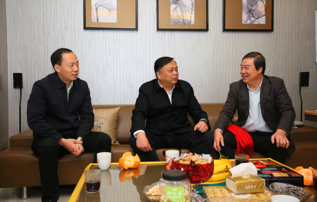 温情走访送祝福 区领导走访慰问离退休老干部