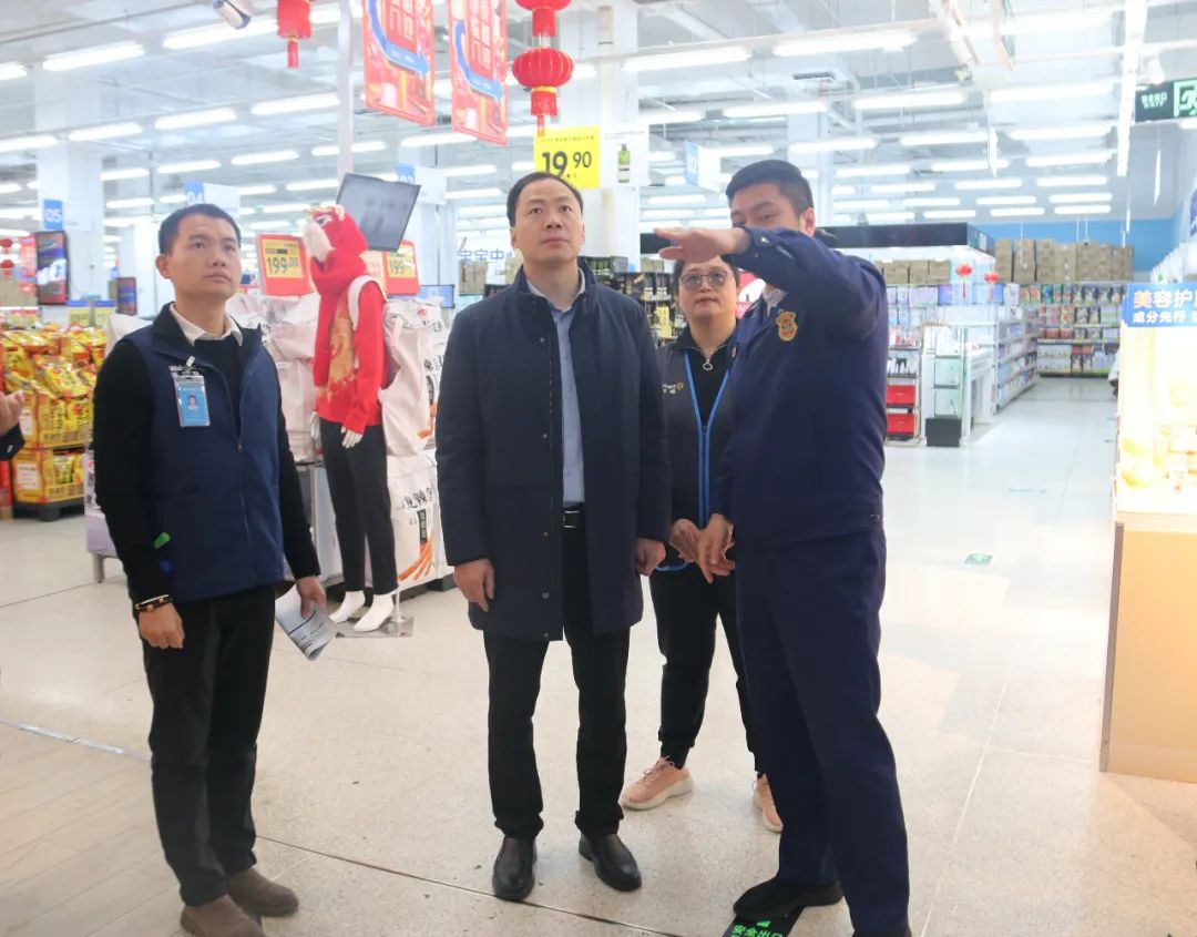 区领导开展消防安全、校园安全检查暨“美丽家园”专项行动、节日市场供应调研活动