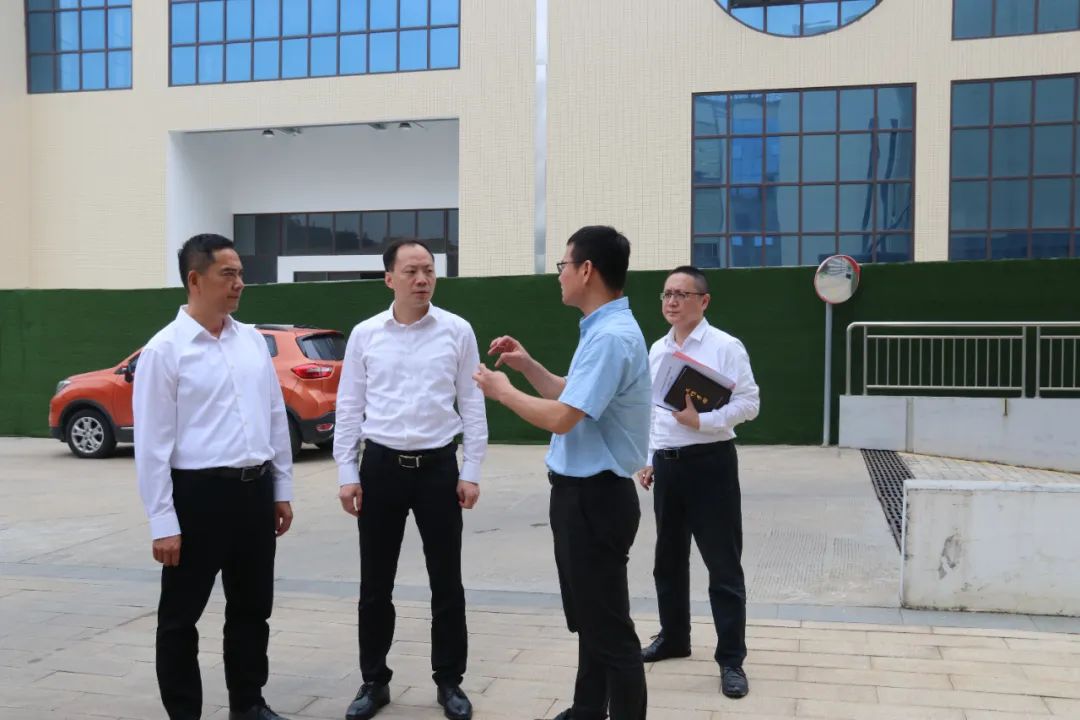 区领导调研走访服务上市企业