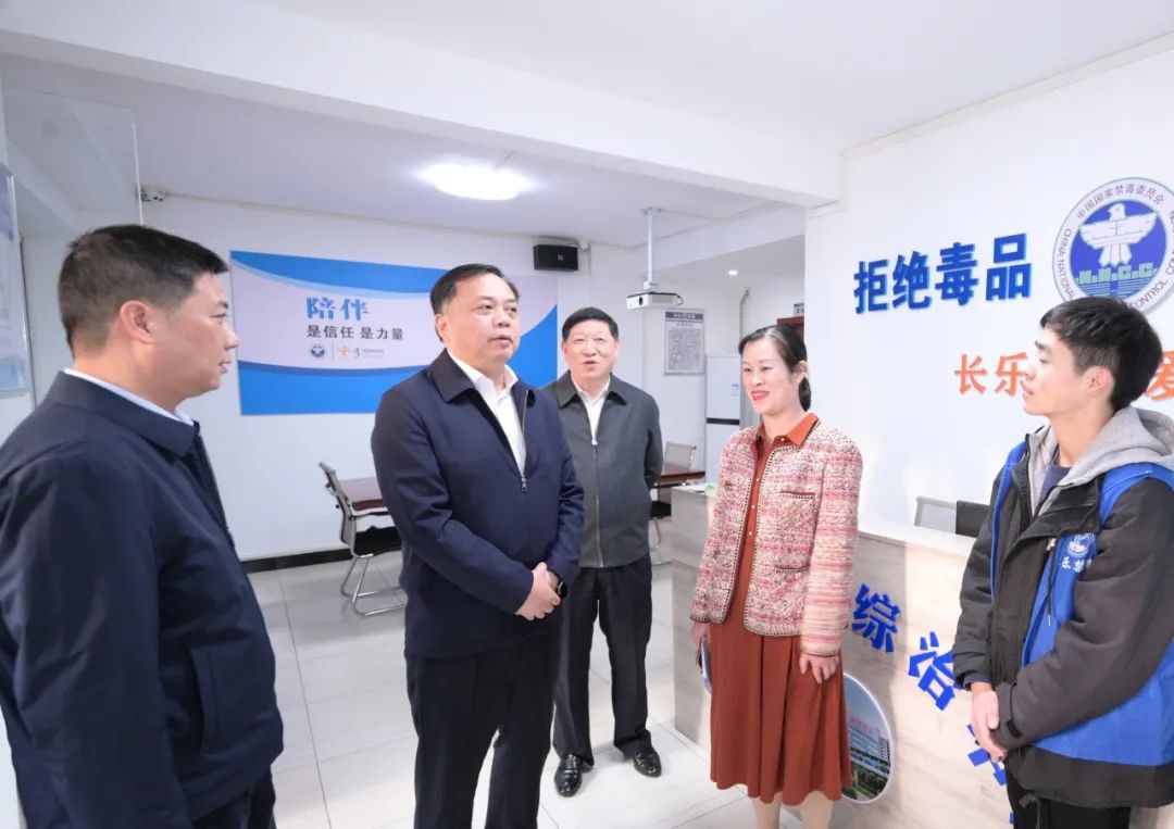 区领导调研禁毒工作