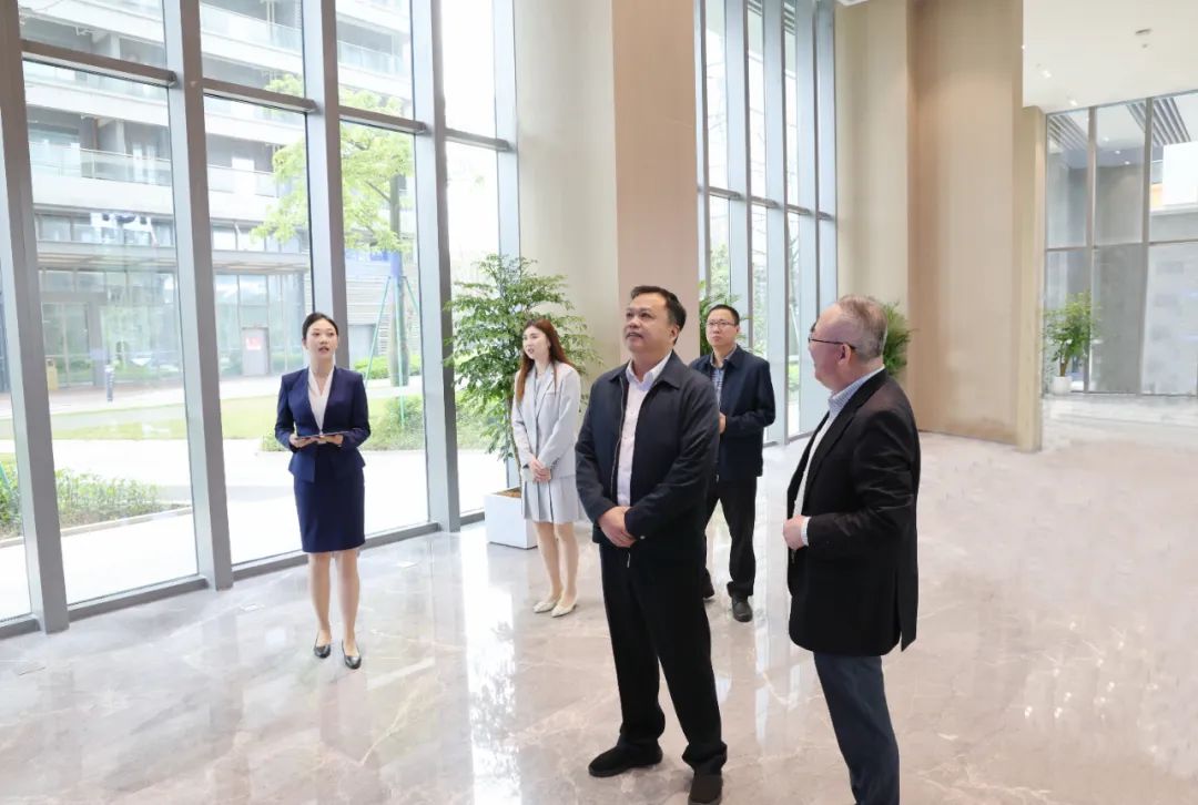 区领导调研重点招商引资项目