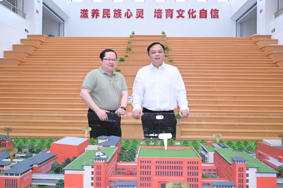 区领导调研教育工作
