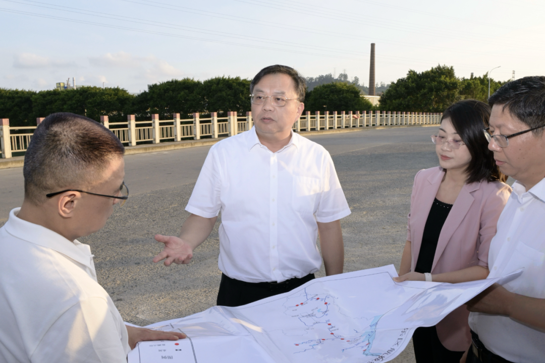 张帆带队开展“河长日”活动 张帆带队开展“河长日”活动