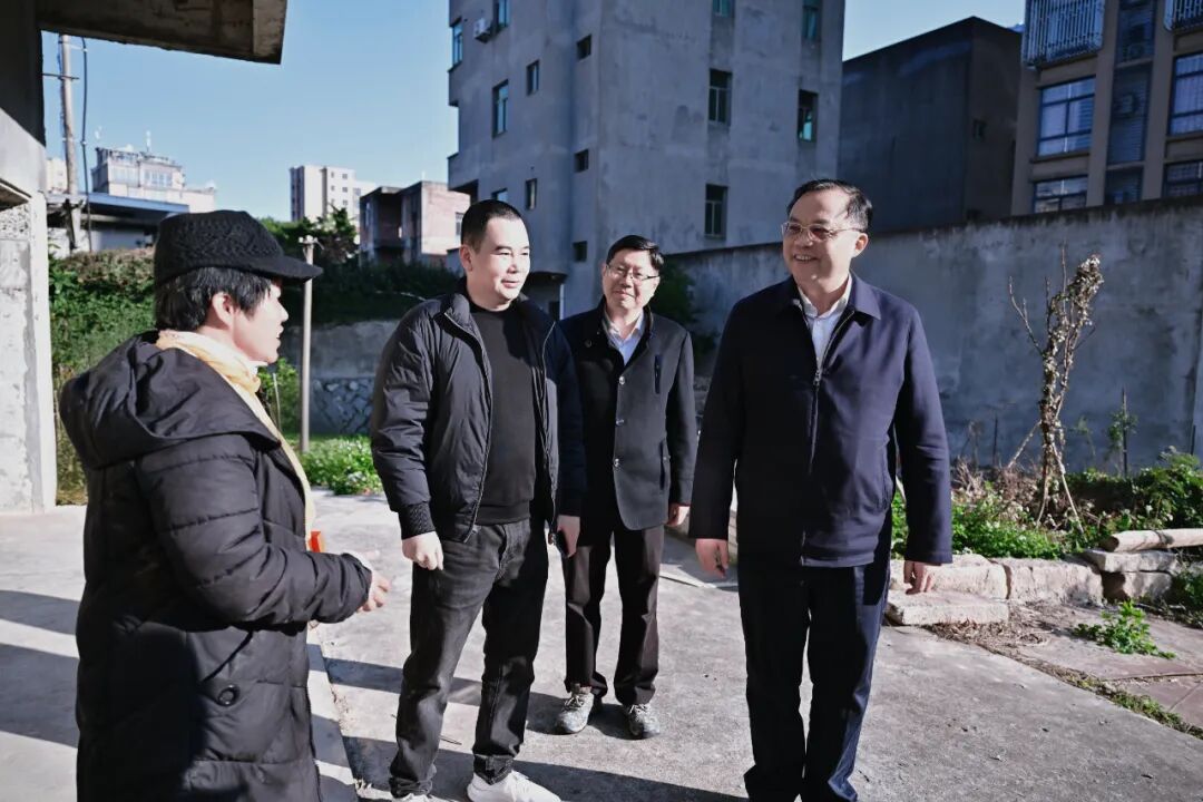 区领导赴基层宣讲党的二十届四中全会精神并开展2026年“两节”慰问活动