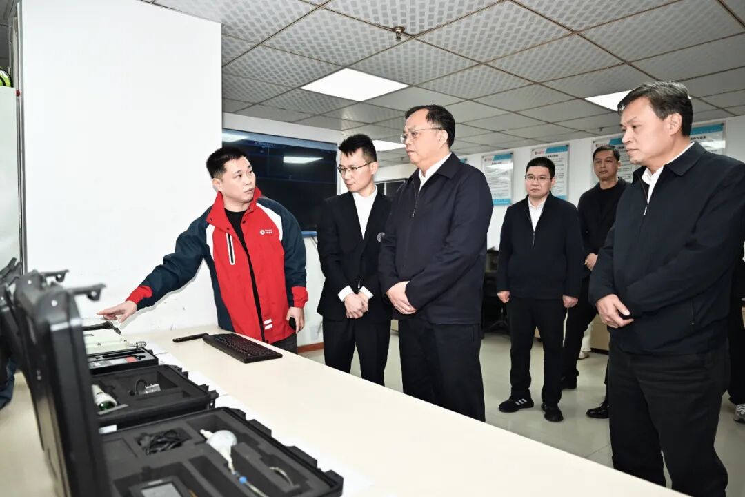 区领导带队开展节前市场供应调研及安全检查工作