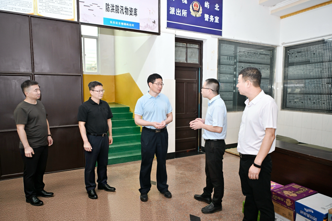 兰文罗蜀榕检查指导防御台风工作