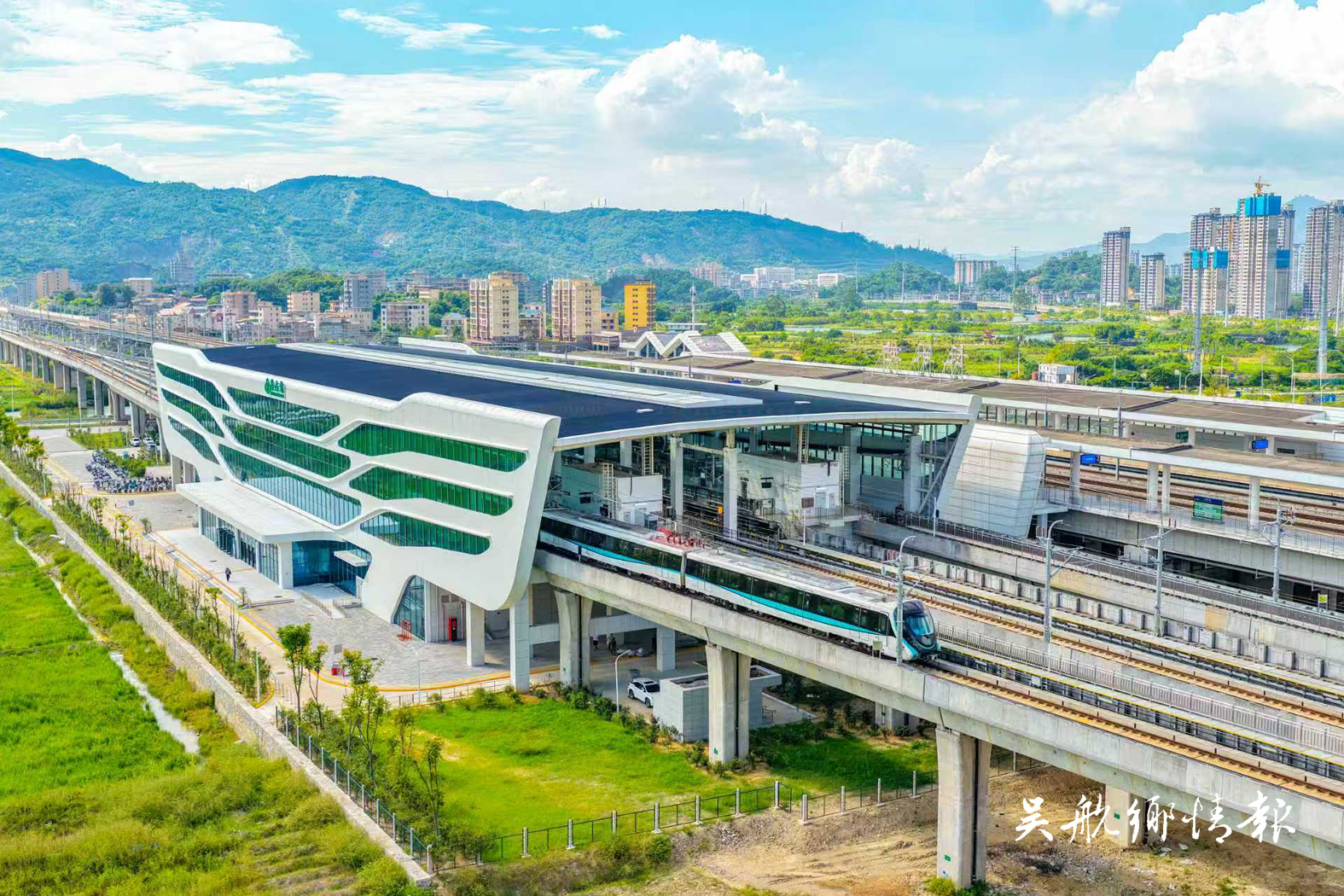 奋楫十年启新程　融合跃升谱华章