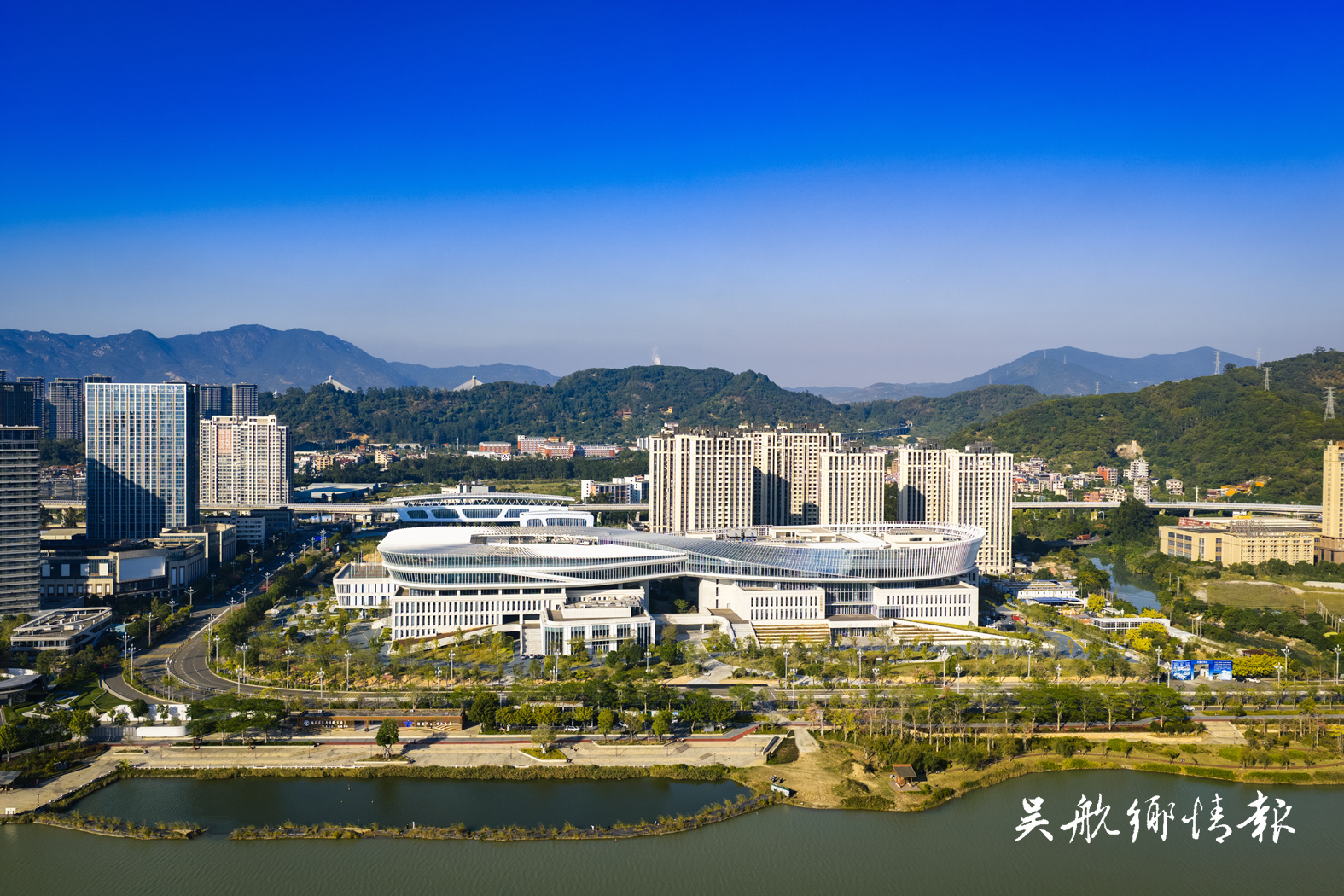 奋楫十年启新程　融合跃升谱华章