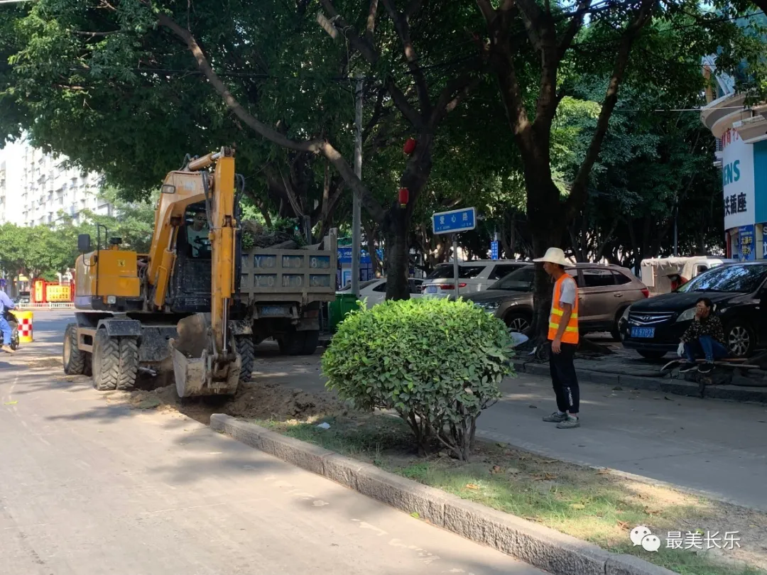 爱心路改造工程已启动建设，计划春节前道路全线通车