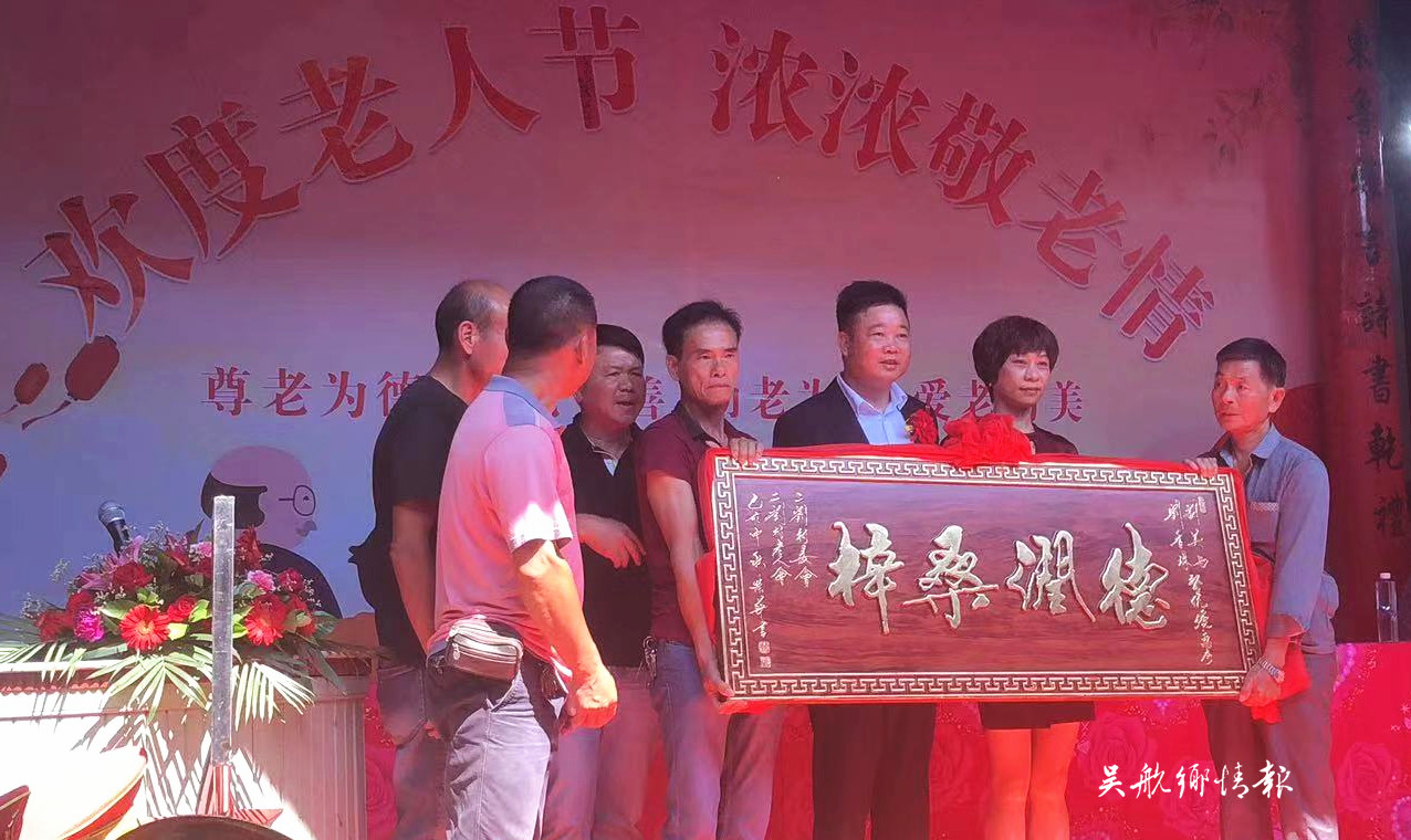 二刘村企业家捐资支持村公益事业