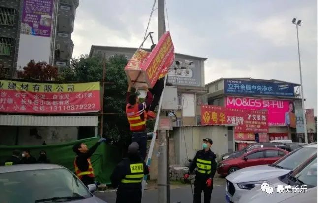 拆除面积1600多平方米！我区全面清理户外破旧广告牌！