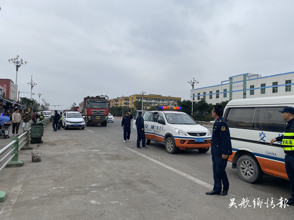我区联合整治占道经营