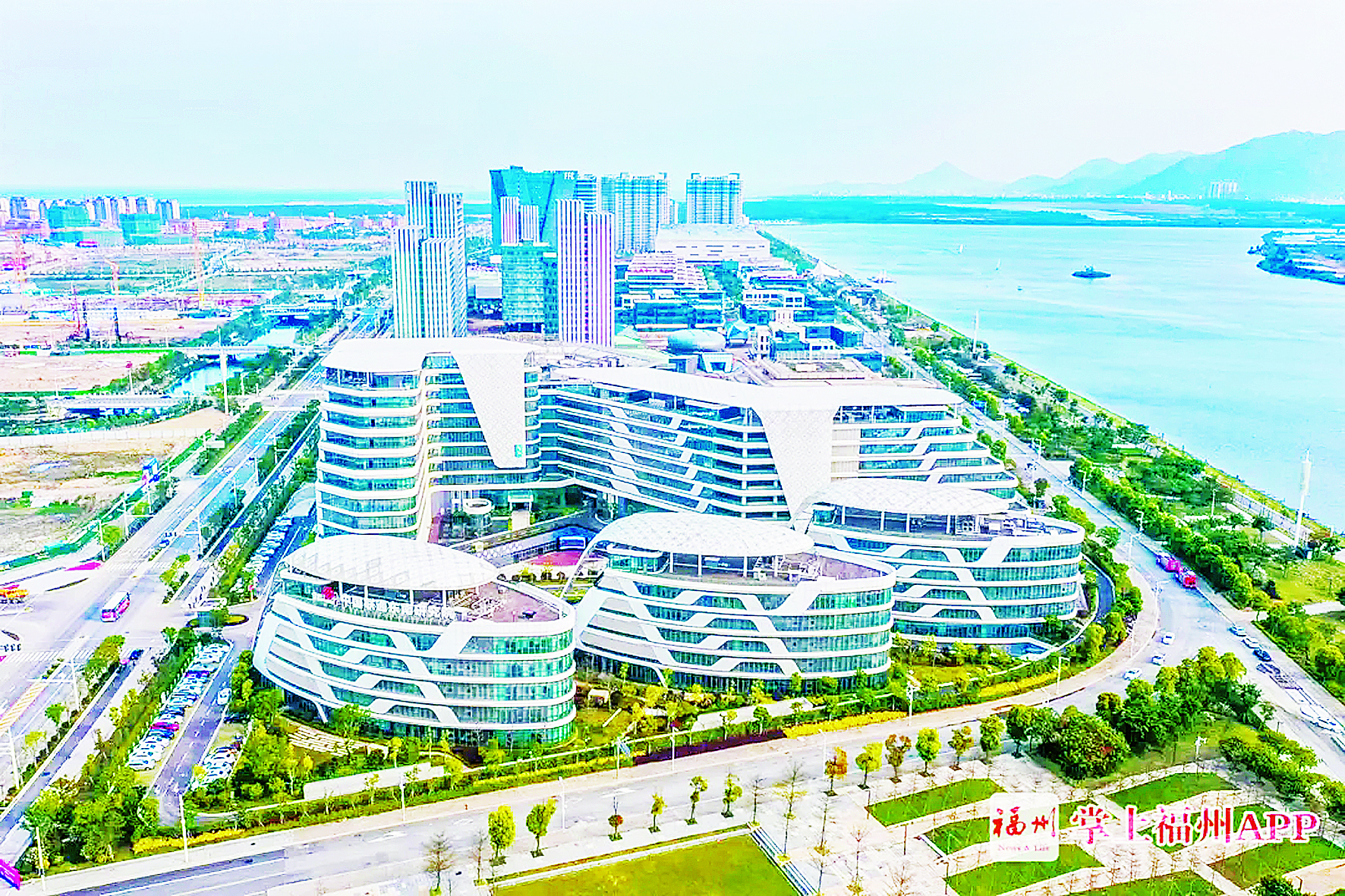 中国东南大数据产业园建设进展迅速  12栋封顶  研发楼连点成片