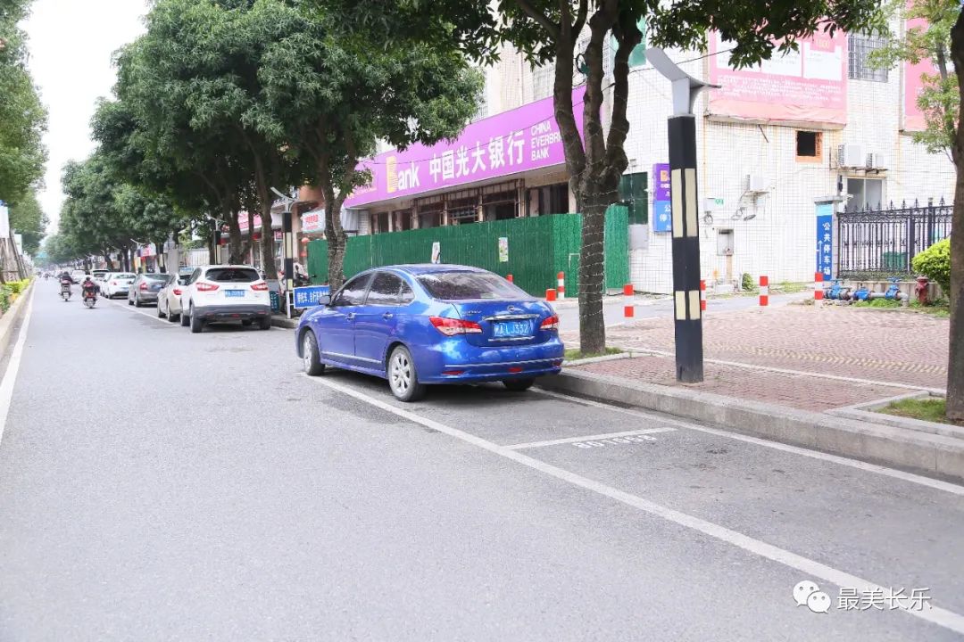 我区启动吴航路道路泊位电子化收费管理模式