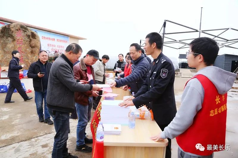 情系雷锋月，爱满三月天！我区多部门开展学雷锋活动