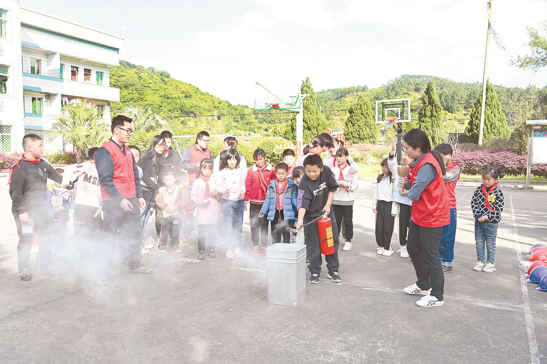  “青苗计划”进希望小学 安全知识伴师生同行