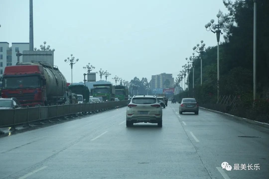 易堵路段、天气情况……五一出行攻略看这里！